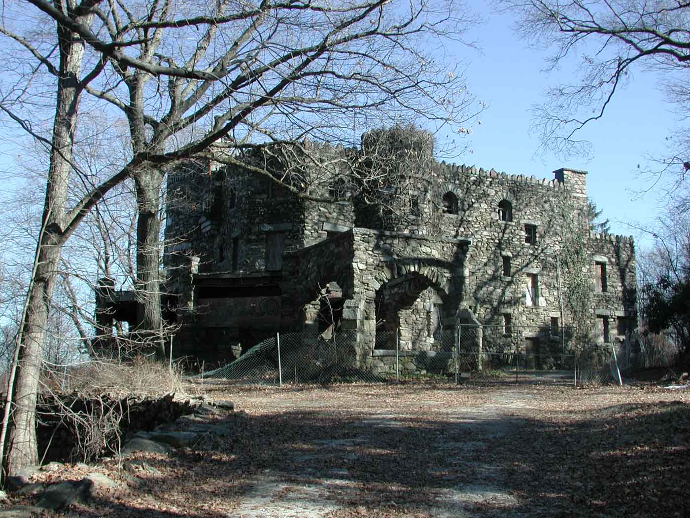 Hearthstone Castle, History In Ruins hearthstone-castle-seen-from-driveway-abandoned-boarded-up